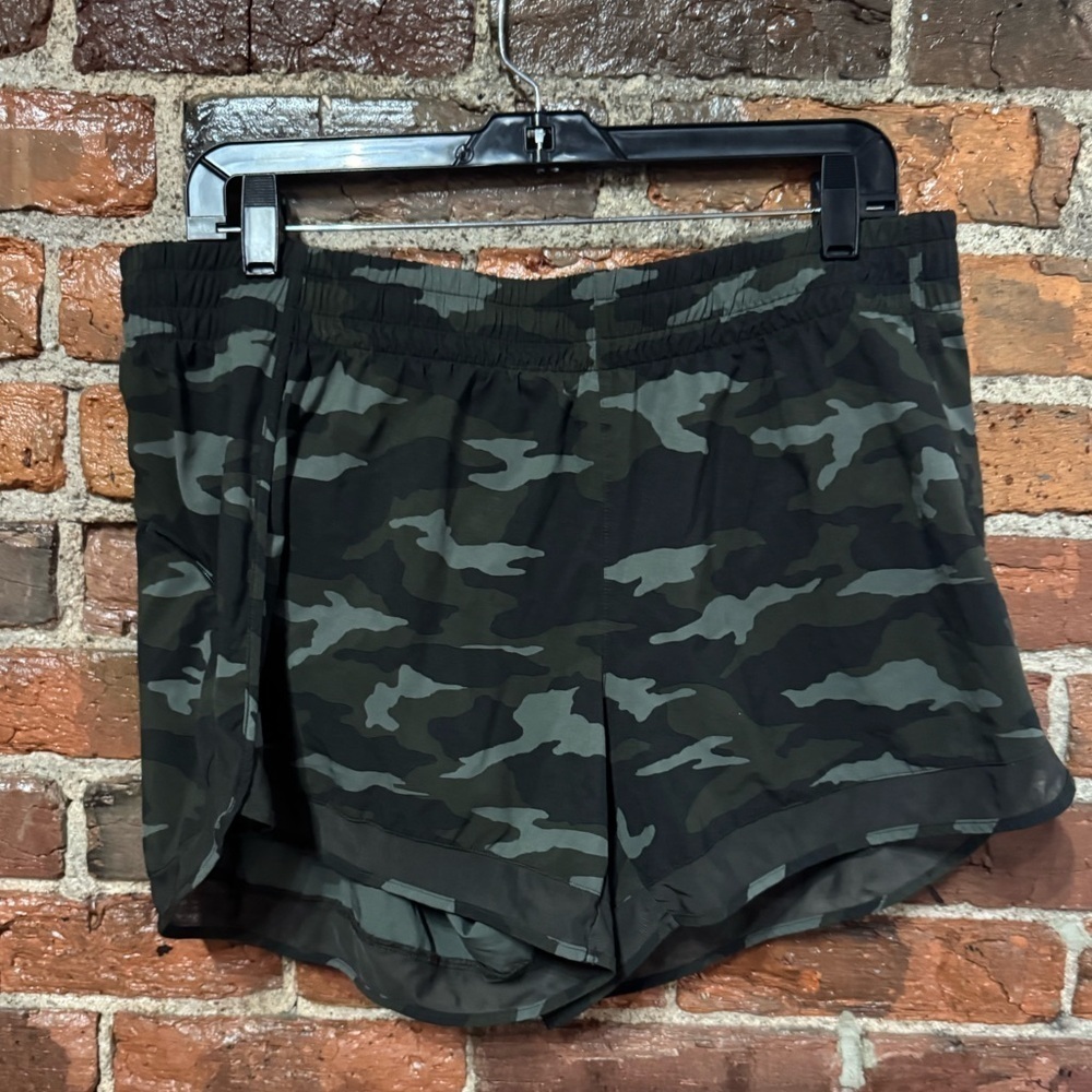 Athleta Camo Mesh Running Shorts Size XL